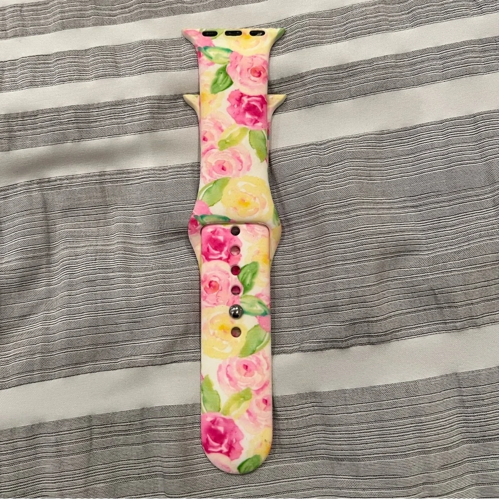 NWOT Roses Apple Watch Band 38 MM/40MM